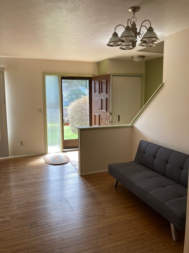 Building Photo - Condo for Rent Richmond Heights