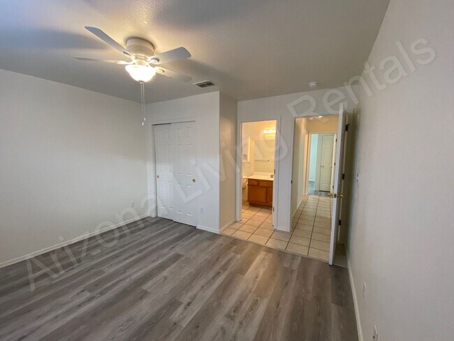 Building Photo - TRUC3490