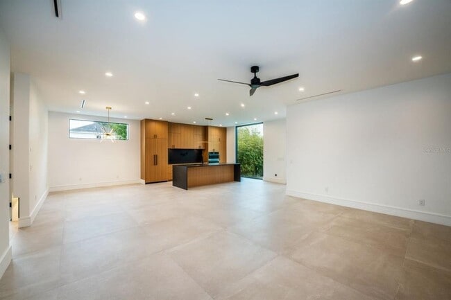 Building Photo - 3010 W Trilby Ave