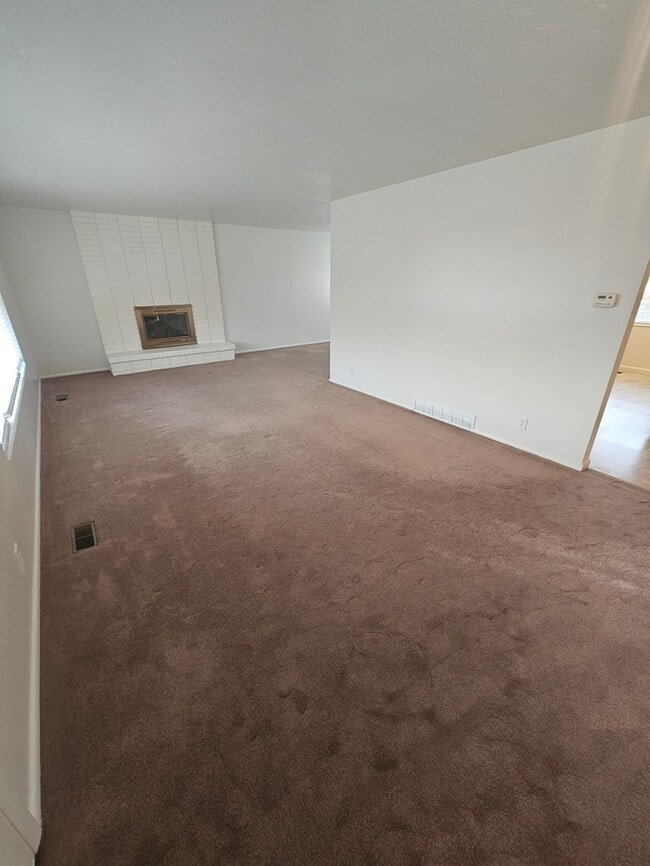 Building Photo - 4 bed 2 bath Home in Murray