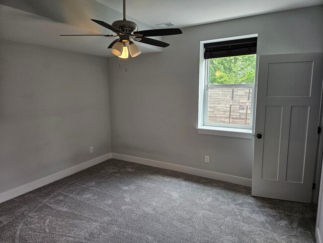 Building Photo - Oak Grove