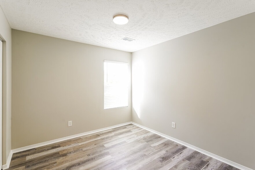 Building Photo - 2761 Sutherland Dr