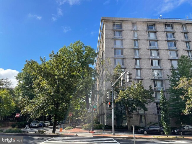 Building Photo - 940 25th St NW