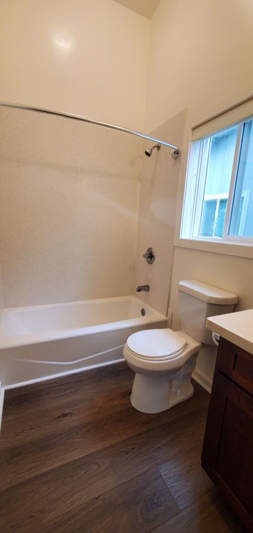 Building Photo - AVAILABLE NOW! 2 bed, 2 bath Duplex unit in Kailua Town