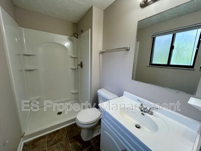 Building Photo - 1180 Standish Dr