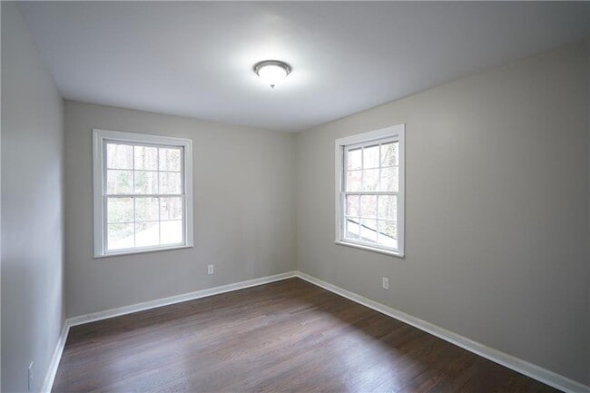 Building Photo - 2221 Pinecliff Dr NE