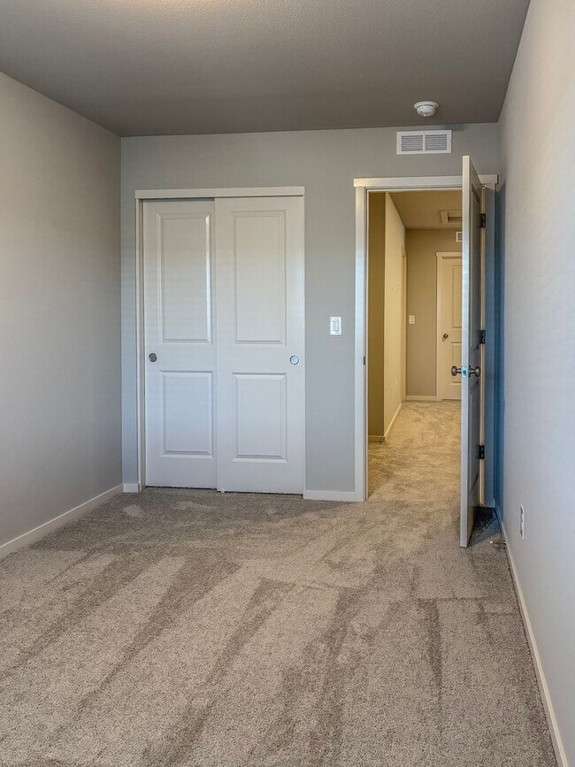 Building Photo - New Townhome 3 Bedroom Available now in Smith Creek Neighborhood