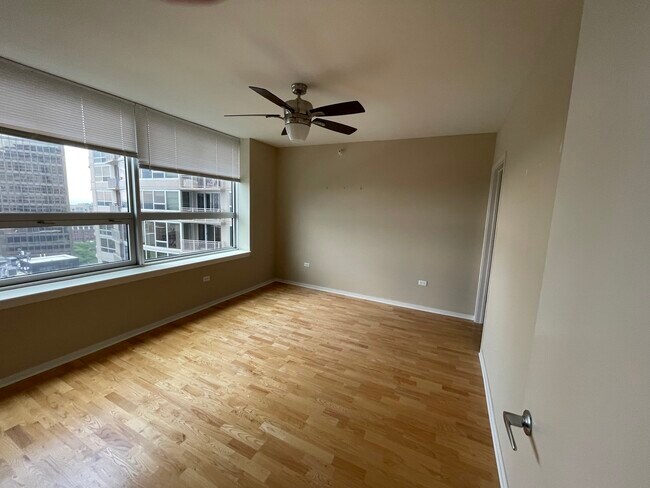 Building Photo - 807 Davis St