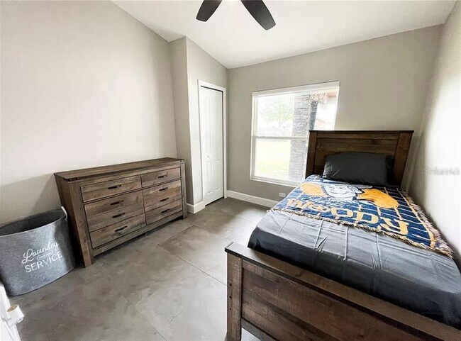 Building Photo - 18505 3rd Ave