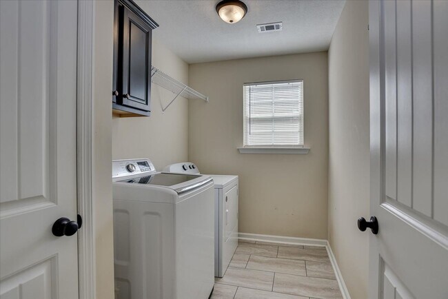 Building Photo - 5286 Copse Dr