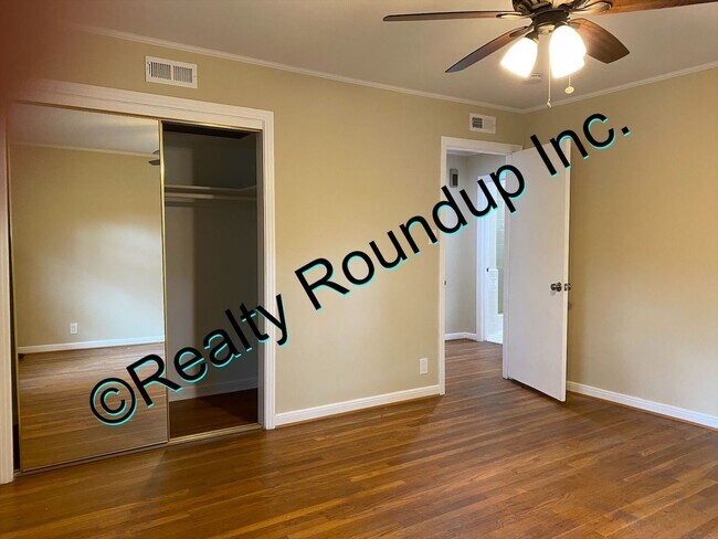 Building Photo - Beautiful Lincoln Village Home