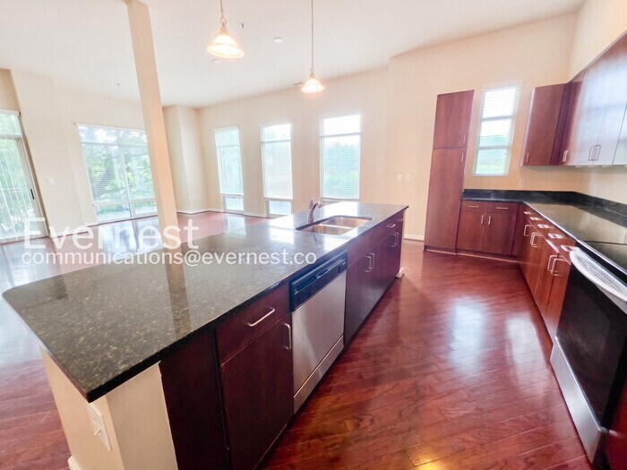 Building Photo - 711 Cosmopolitan Dr NE