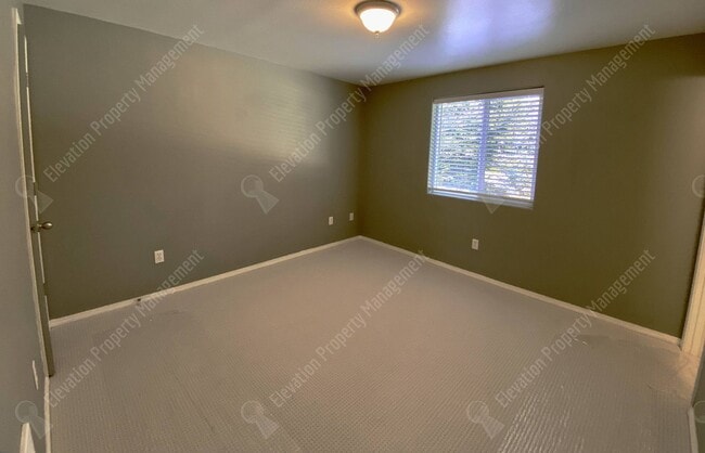 Building Photo - Single-Level 3 BR - 2 BA Rancher in Southw...