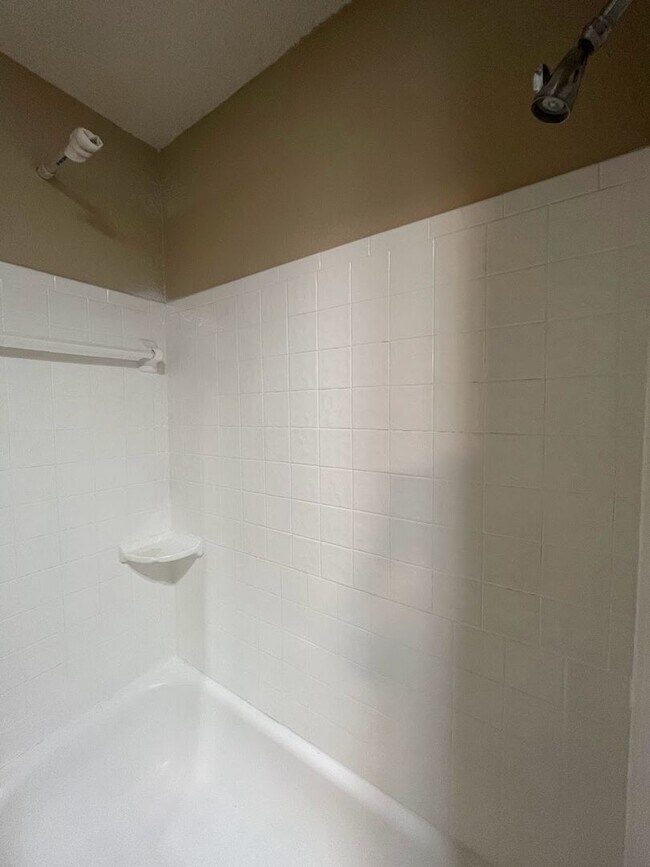 Building Photo - Croix 325 -  2 Bed 1 bath - $1450