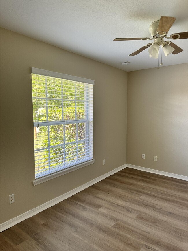 Building Photo - 3927 SW 16th Pl