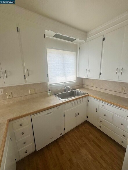 Building Photo - 674 Maud Ave