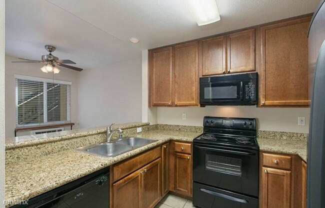 Building Photo - 2 br, 2 bath Condo - 145 West El Norte Par...