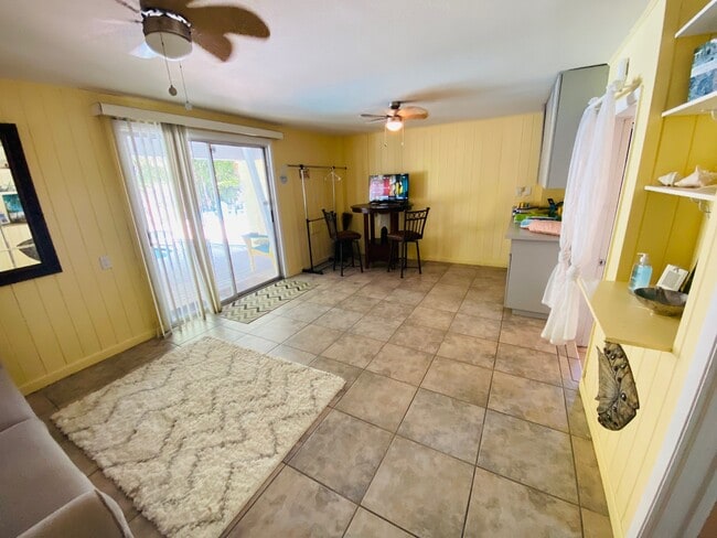 Building Photo - 3401 E Debazan Ave