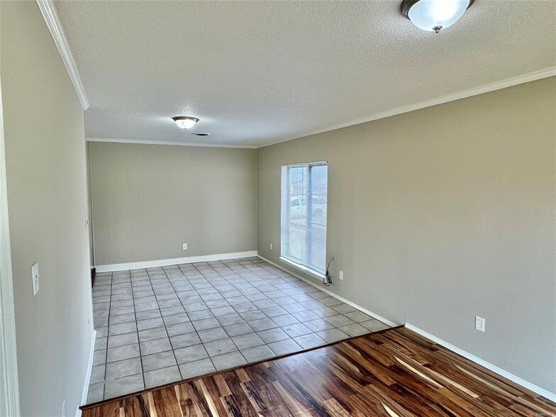 Building Photo - 523 Placid Dr