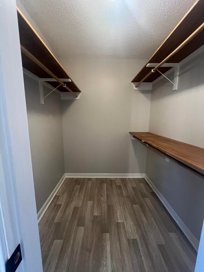 Building Photo - 1240 Inabinet Dr