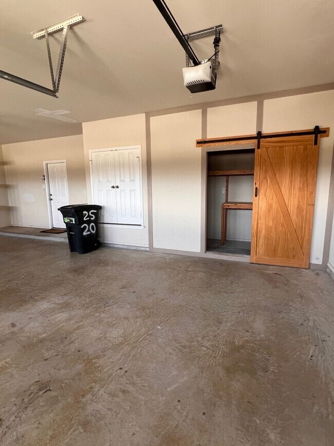 Building Photo - Spacious 5-Bedroom Harker Heights Home with 3 Living Areas & 3-Car Garage