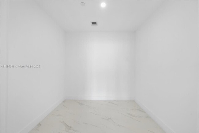 Building Photo - 700 NE 24 # 3707 MIAMI, FL 33137