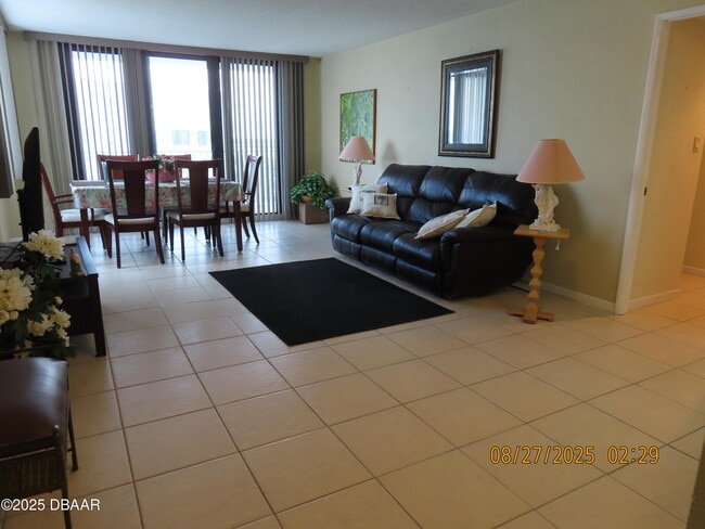 Building Photo - 3043 S Atlantic Ave