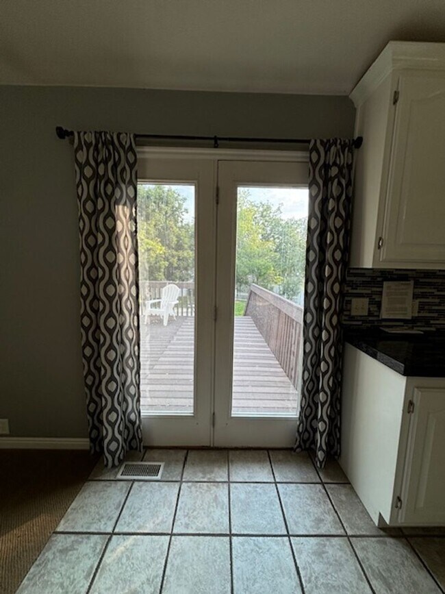 Building Photo - 2BR Apartment Close to Daybreak Marina and...