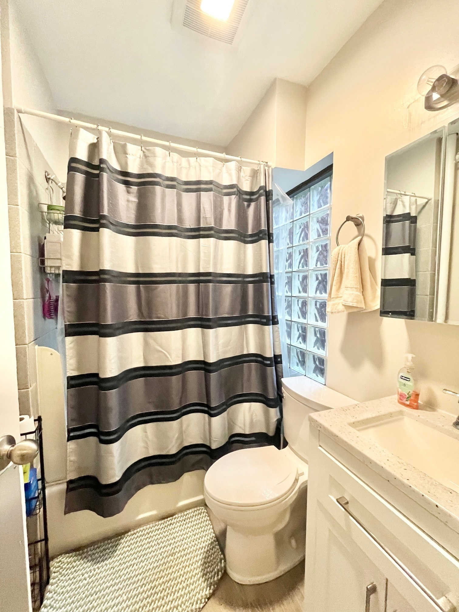 Building Photo - 614 Columbus Ave