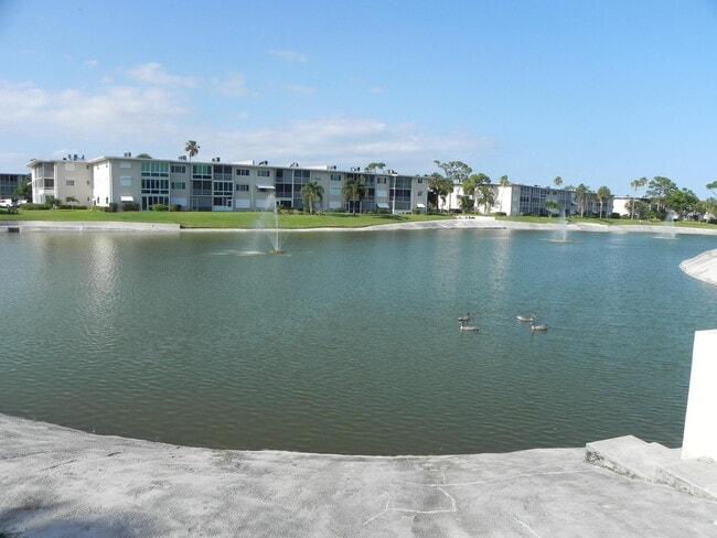 Building Photo - 2855 Garden Dr N