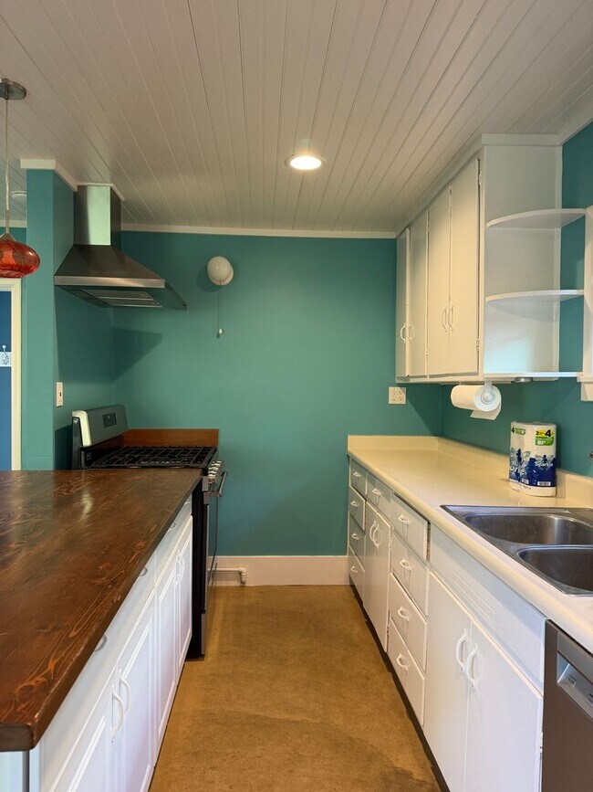 Building Photo - 721 37th Ave