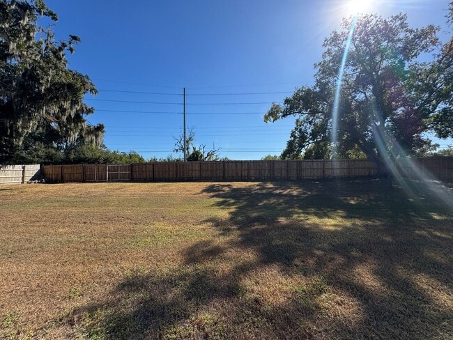 Building Photo - Your Dream Home Awaits! MASSIVE Backyard! ...