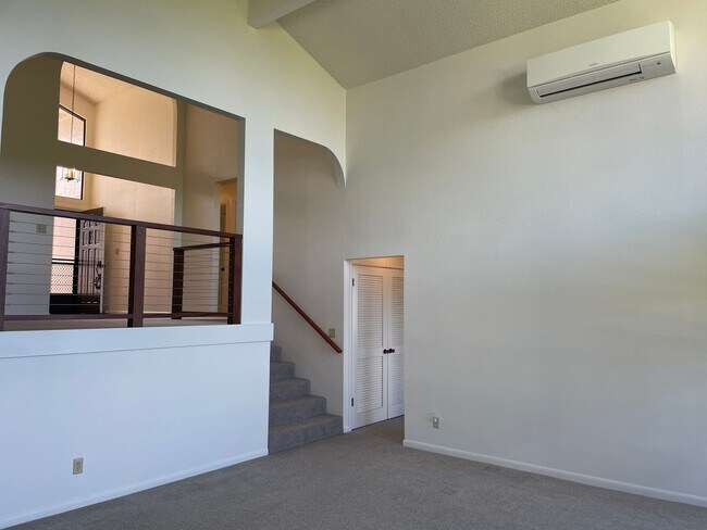 Building Photo - Sparkling, Mountaintop House in Gated Community w/Ocean View