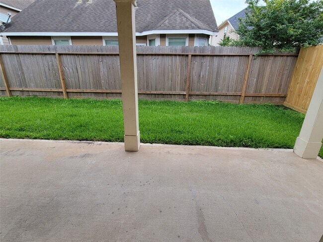 Building Photo - 15126 Summer Sunset Dr