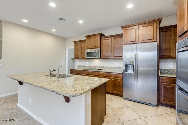 Building Photo - 4770 E Tierra Buena Ln