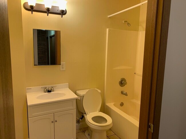 Building Photo - 215 Douglas St