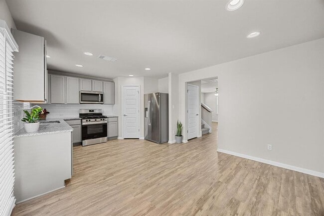 Building Photo - Sorrento Free Standing Home/Condominium - ...