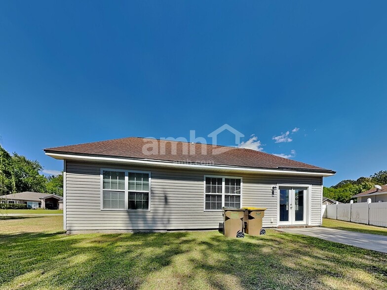 Building Photo - 830 Hyacinth Cir