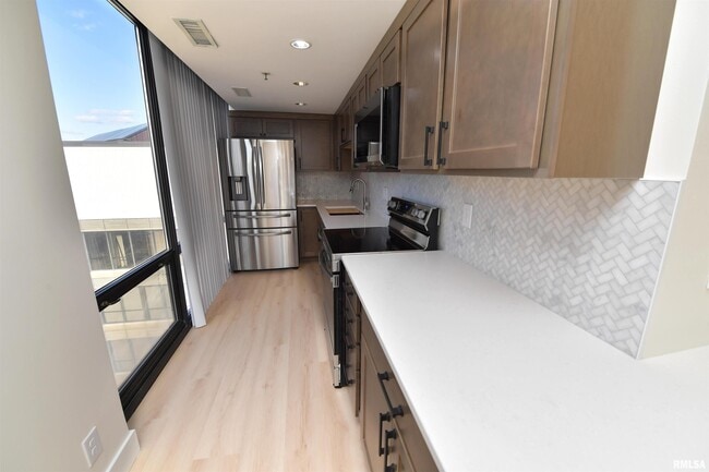 Building Photo - 123 SW Jefferson Ave