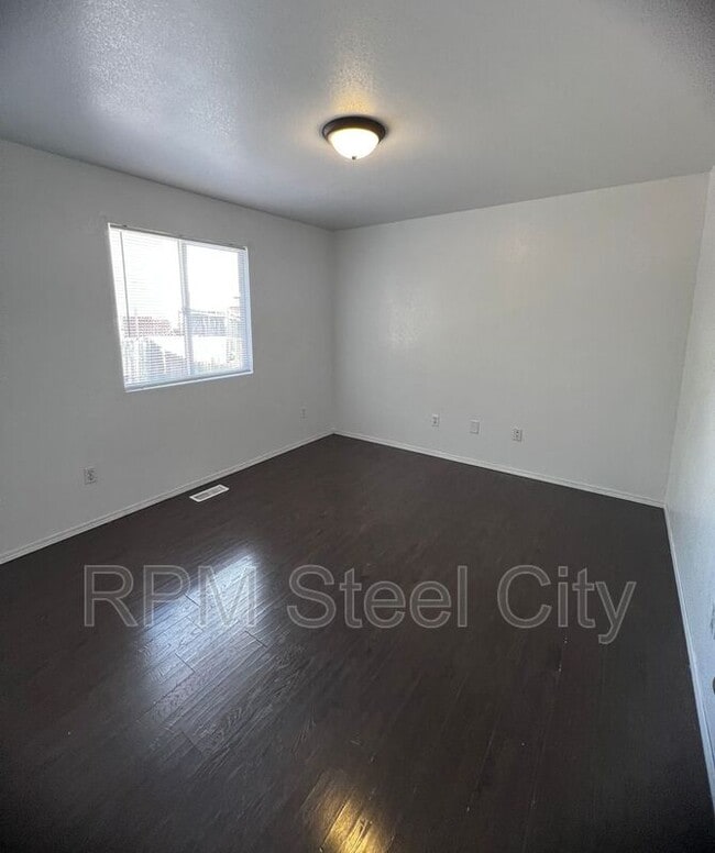 Building Photo - 4908 Prospect Dr