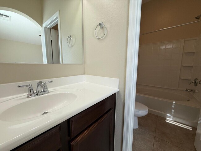 Building Photo - 2725 E Mine Creek Rd