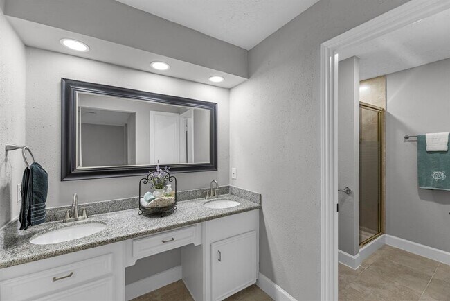 Building Photo - 13607 Salisbury Dr