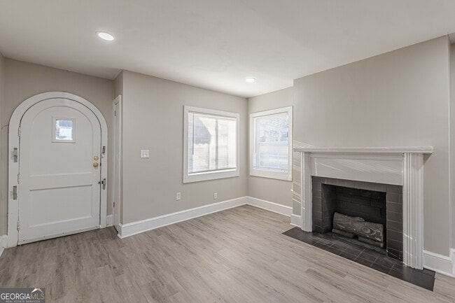 Building Photo - 1376 Westmont Rd SW