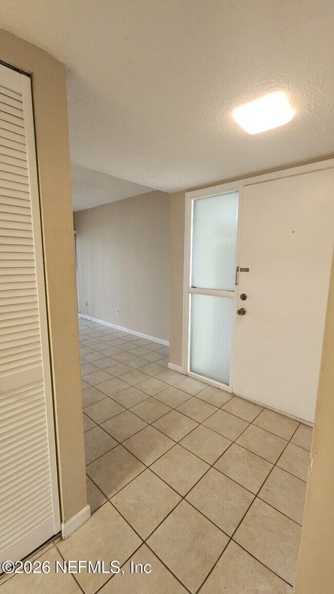 Building Photo - 27 Veronese Ct
