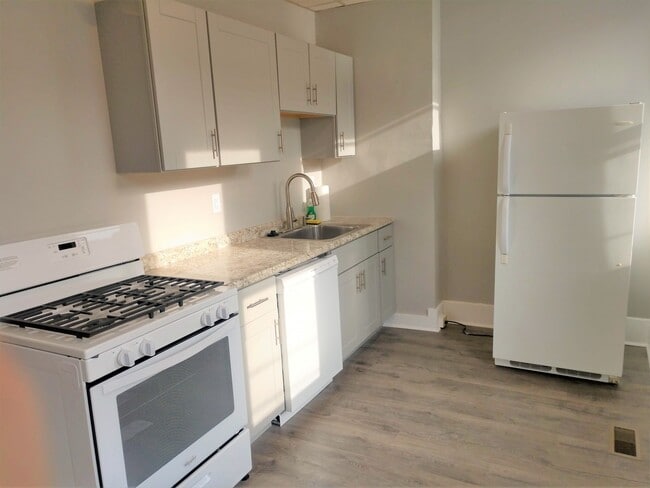 Building Photo - 70 S 15th St