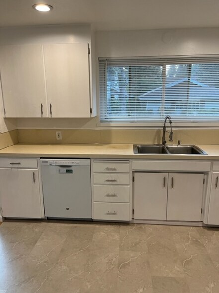 Building Photo - 19614 80th Ave W