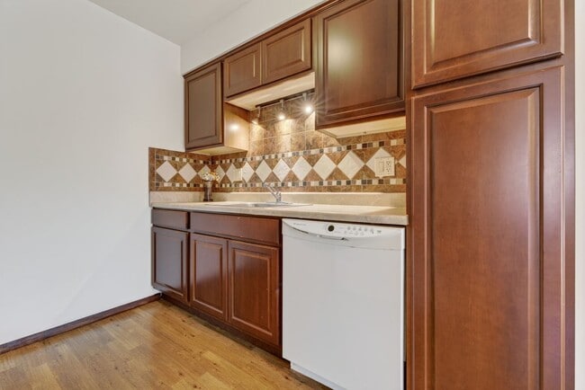 Building Photo - 26070 N Lake Dr