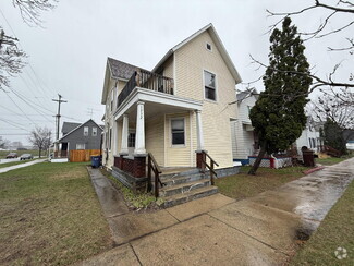 Building Photo - NW Side 2BR Main Level