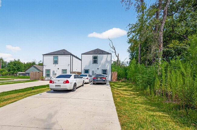 Building Photo - 9405 Madera Rd