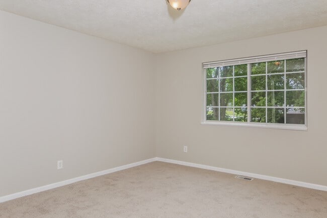 Building Photo - 5926 Buck Rill Dr
